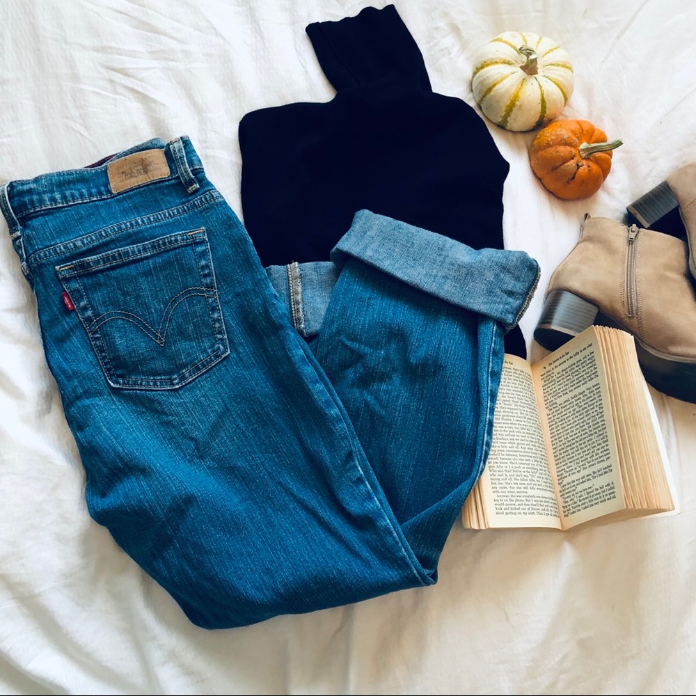 Levi’s Boot Cut Mom Jeans High Riding Vintage